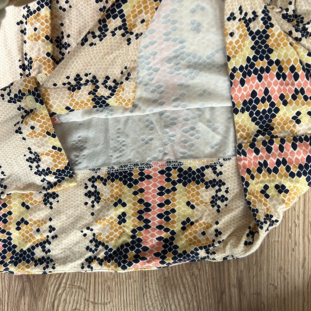 Great condition Anthropologie button down - Picture 4 of 12